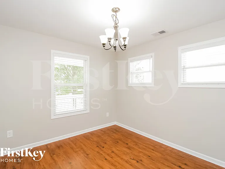 20 Oakbrook Dr — Photo 5
