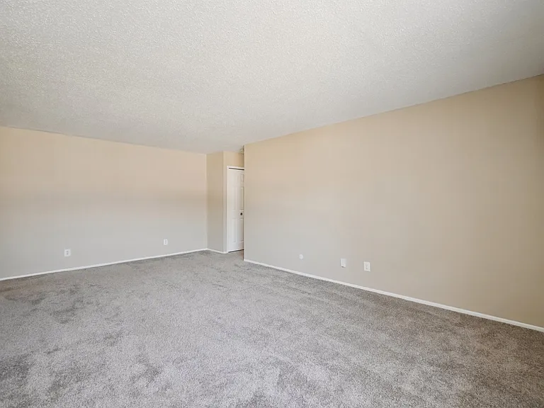Rochester Square Apartments — Photo 21