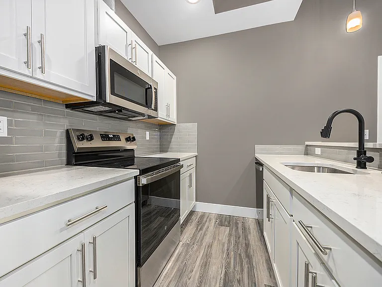 137 E Main Ave — Photo 5
