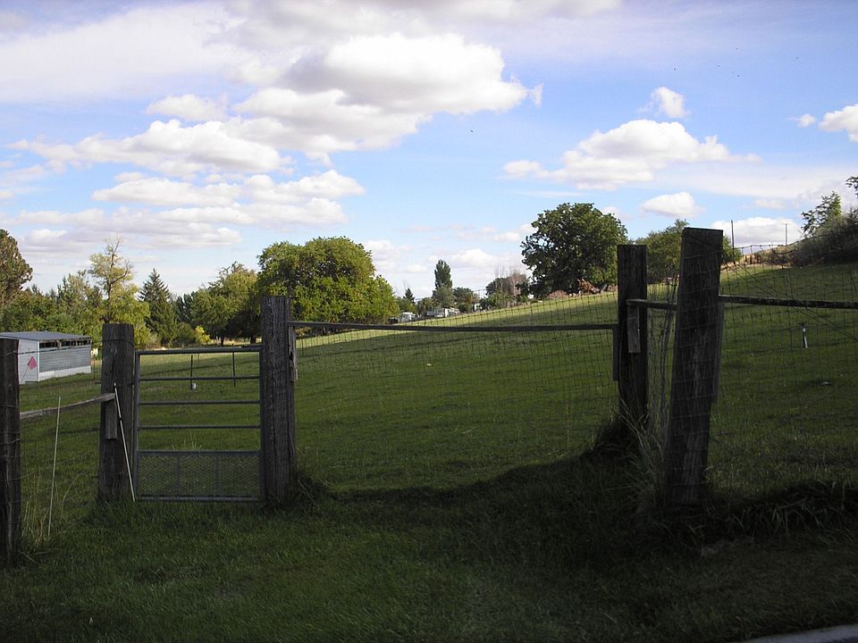 2nd image of 81665 Oxbow Ln