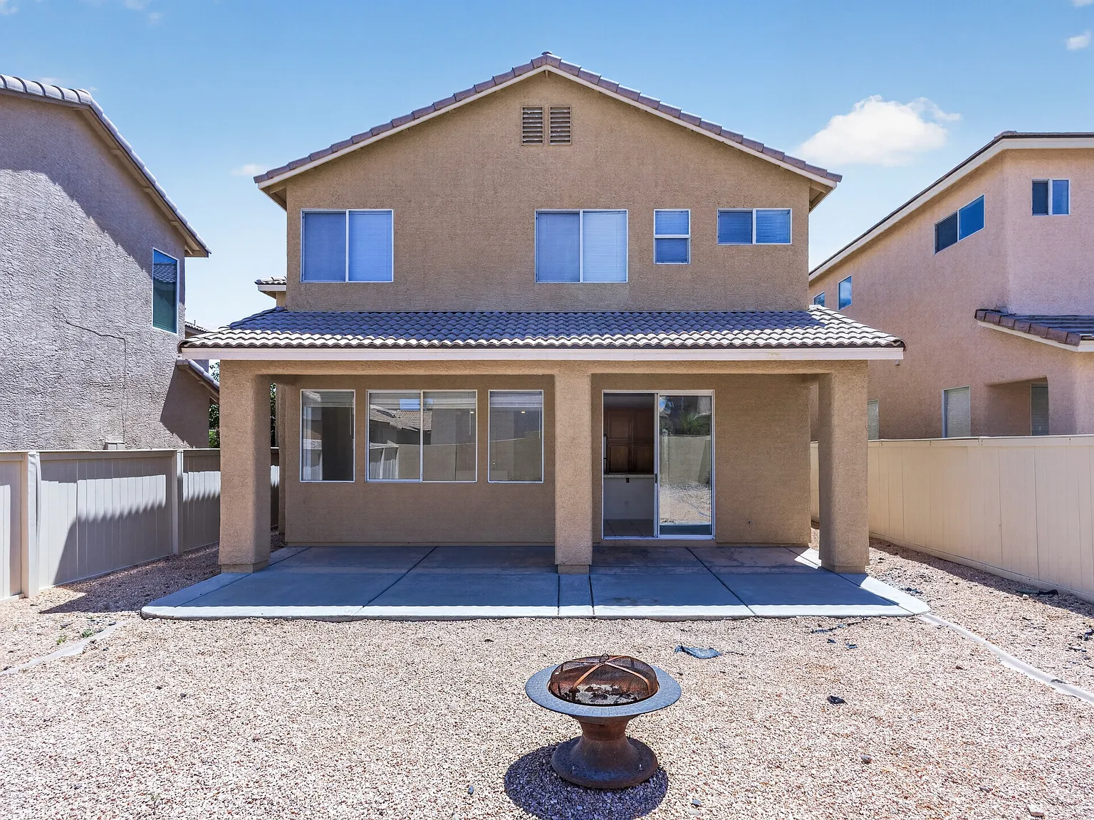 4 bed, 2.5 bath, 2224 sqft, $2,200 — Photo 3