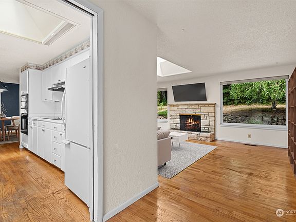 3rd image of 10109 Wauna Street SW