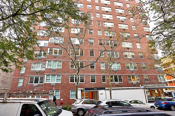 Rented by A&E Real Estate Management | media 7