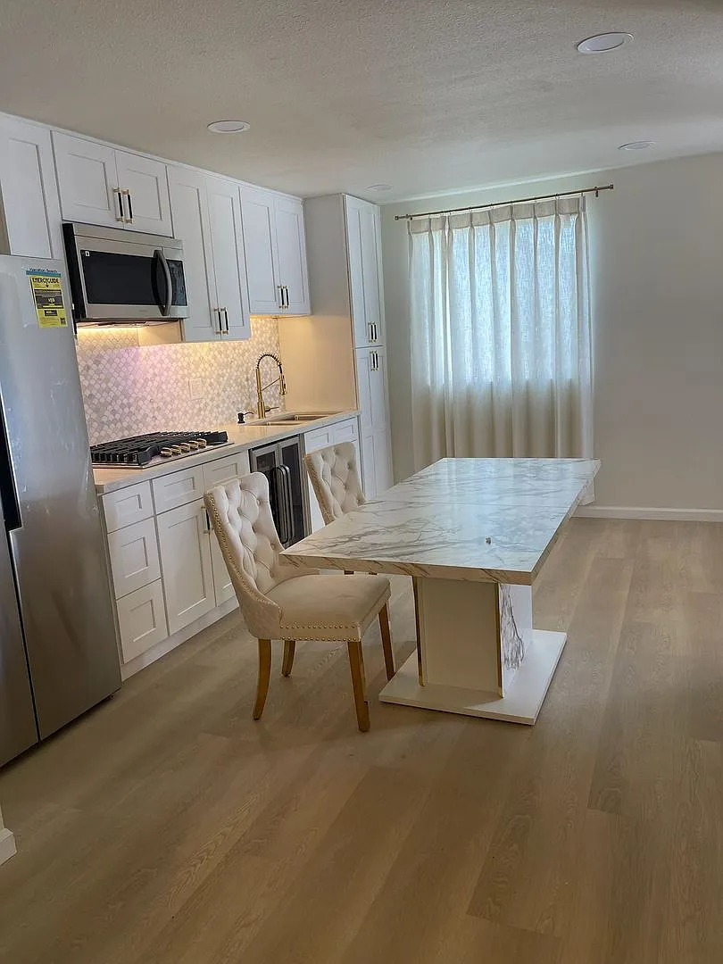 351 Eucalyptus Avenue - Unit A — Photo 2