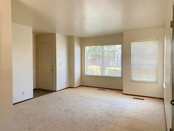 3rd image of 1041 Pear Ct #3