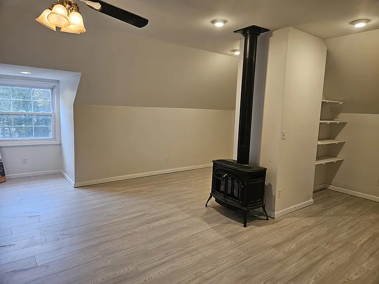 1813 Harrison Hl — Photo 14