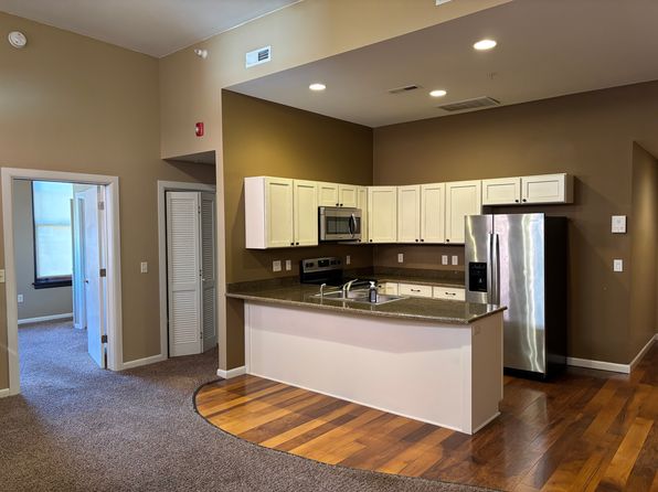 205 Bluff St APT 3A, Dubuque, IA 52001