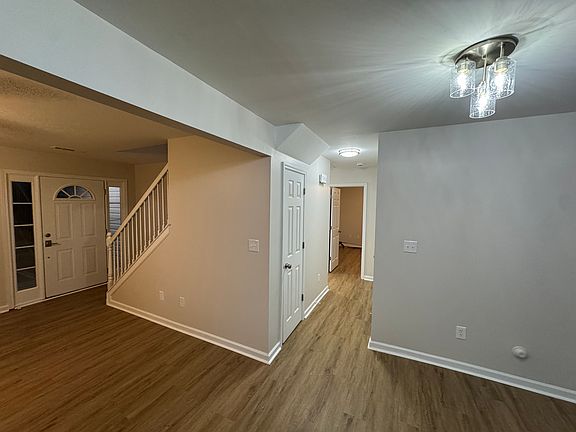 3rd image of 114 Sentry Ln
