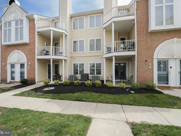 92 Catherine Ct #92, Levittown, PA 19057