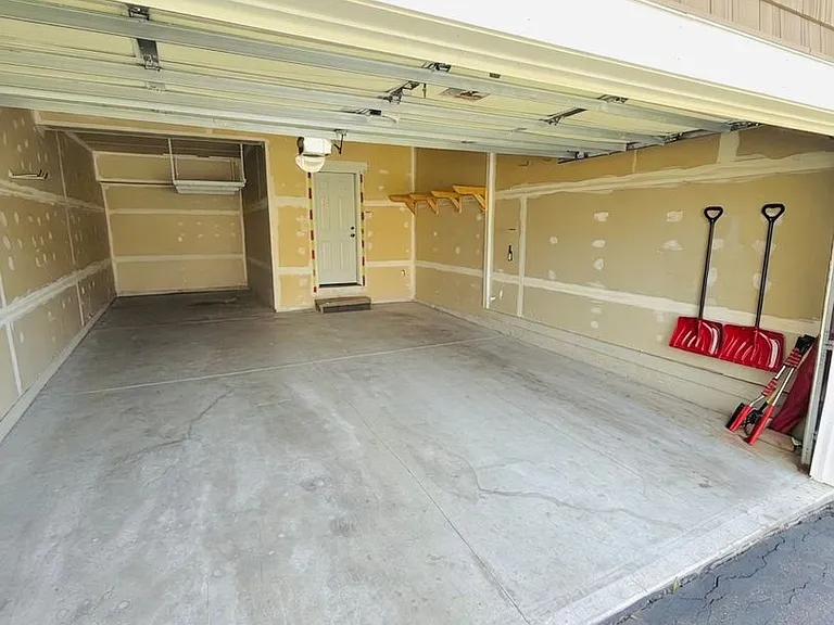 1443 Bethesda Cir — Photo 63