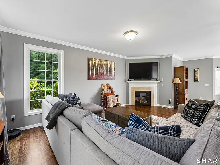181 Martha Way — Photo 7