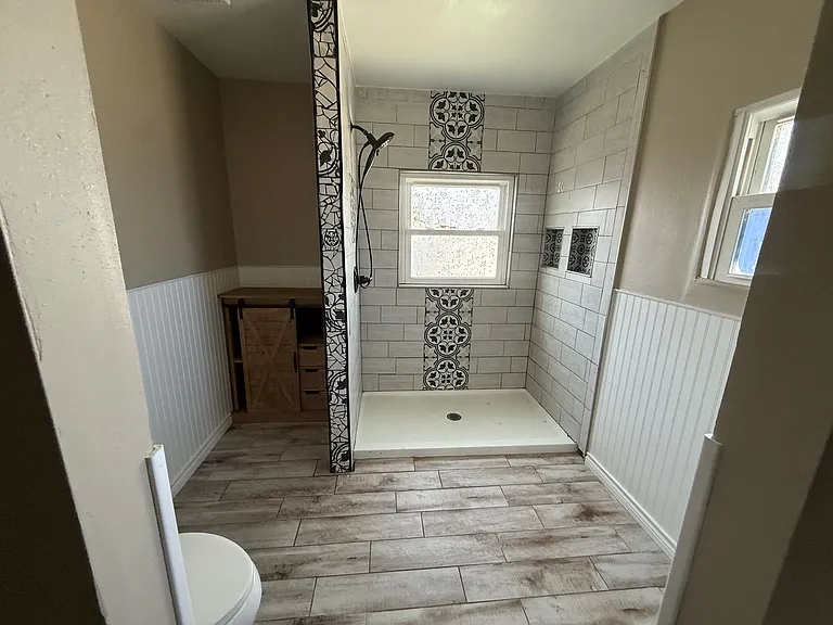 223 W Avenue J — Photo 6