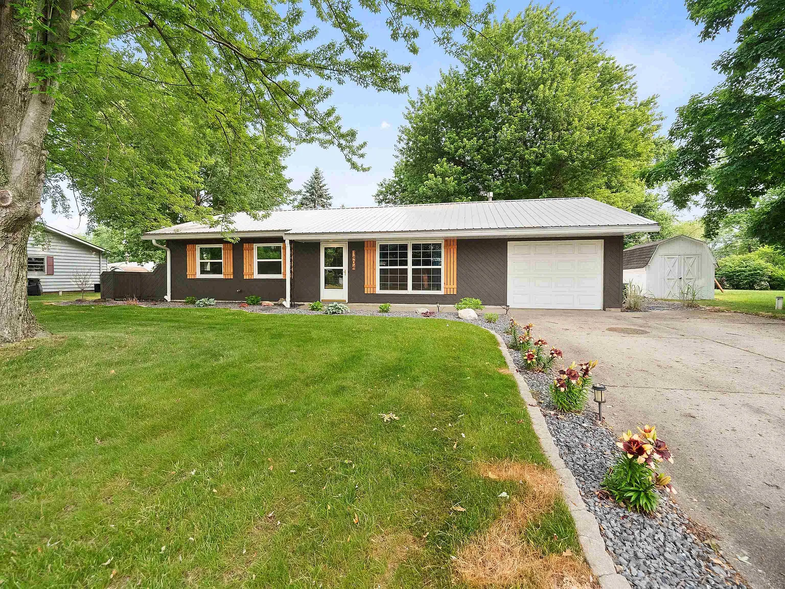 1404 Flamingo Dr photo 1