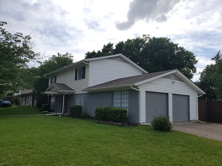 3703 Byrd Dr — Photo 1