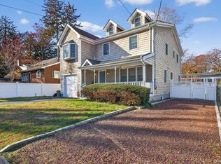 2 Mountain Ave, Bayville, NY 11709
