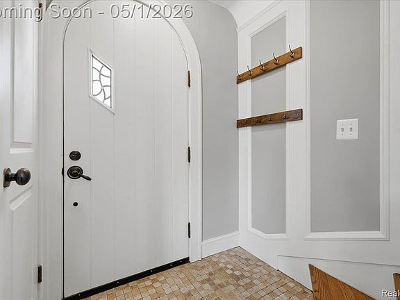 2nd image of 300 N Edison Ave