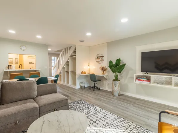 352 N Eagle Glen Ln, Eagle, ID 83616