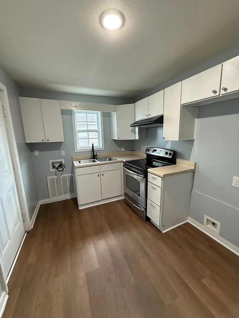 2 Bed 1 Bath Close to Downtown — Photo 2