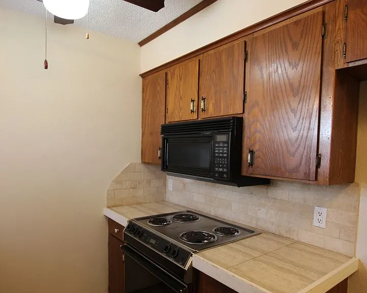 3211 S Donnybrook Ave — Photo 10