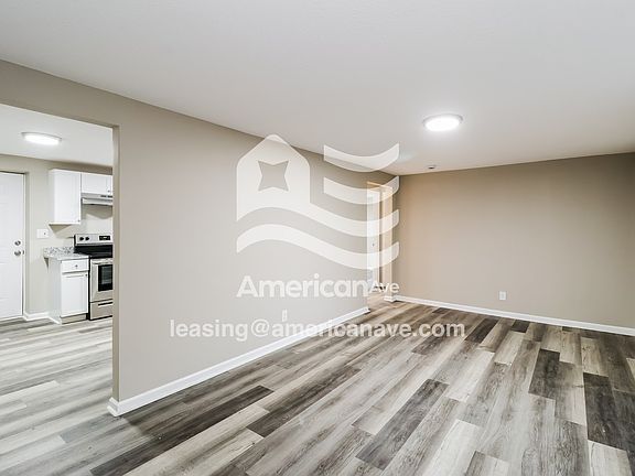 1547335_003_wm_-_living_room_13465476.jpg