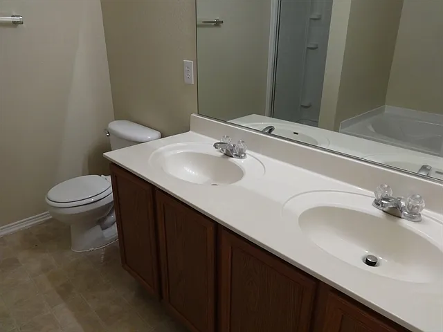 1120 Boxwood Dr — Photo 7
