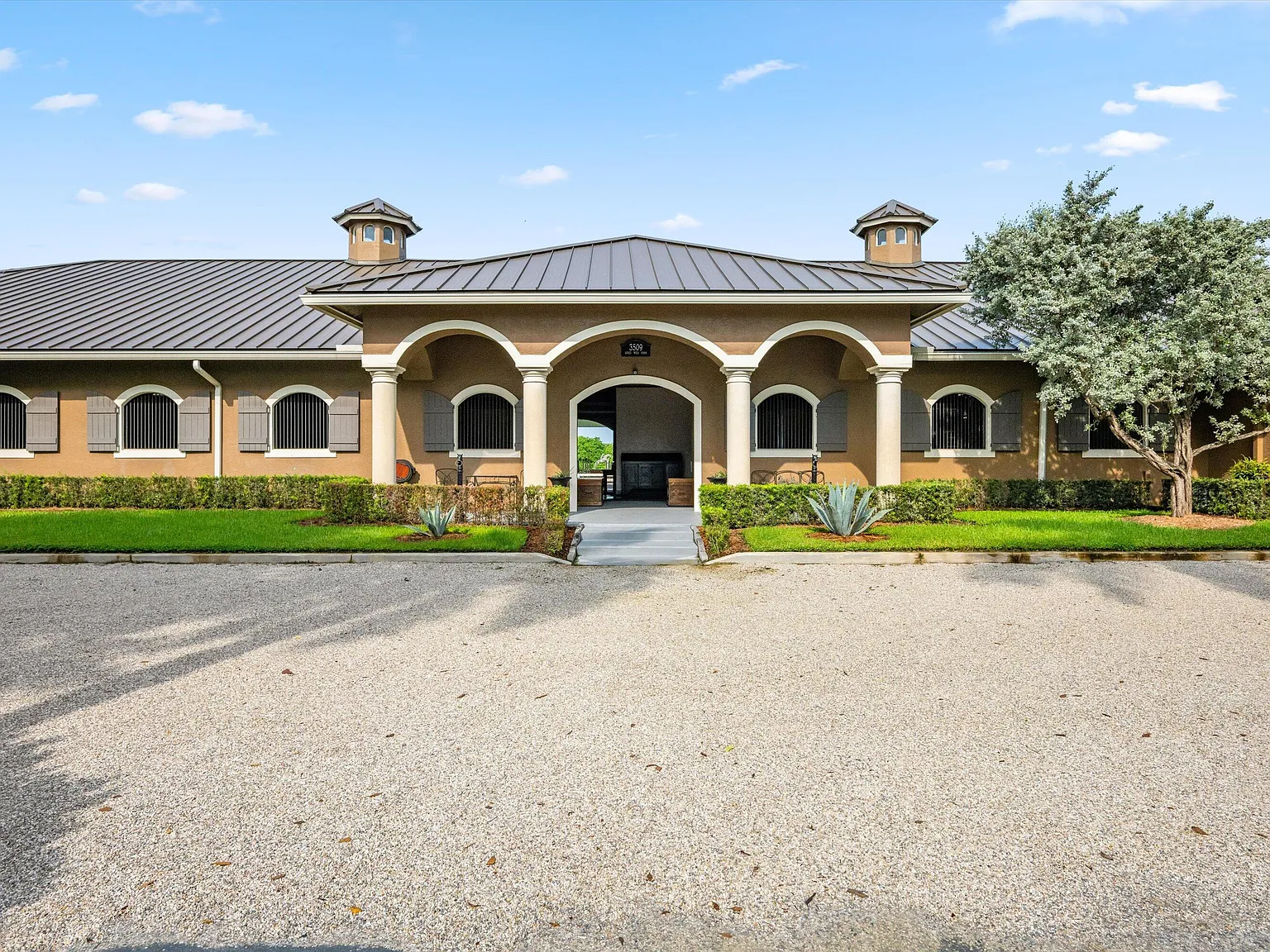 Studio, 4.0 bath, 1580 sqft, $20,000 — Photo 2