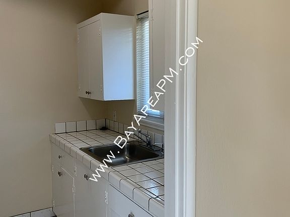 3rd image of 176 Duane St APT 12