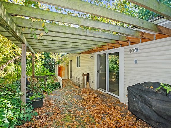 2nd image of 113 Hillcrest Dr