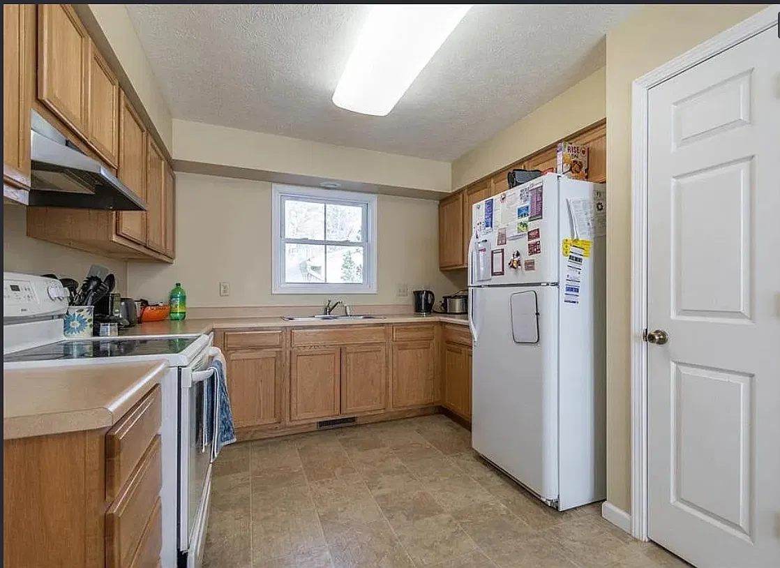 3 bed, 1620 sqft, $2,595 — Photo 4
