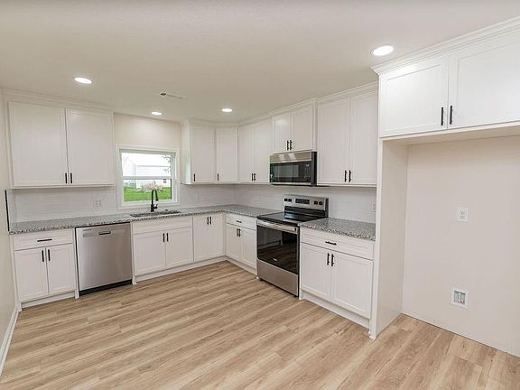 5th image of 910 Edith Ave