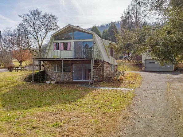 7744 Chestnut Hill Rd, Townsend, TN 37882