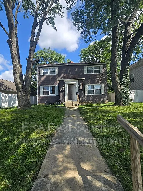 2 bed, 1.0 bath, 768 sqft, $950 — Photo 1