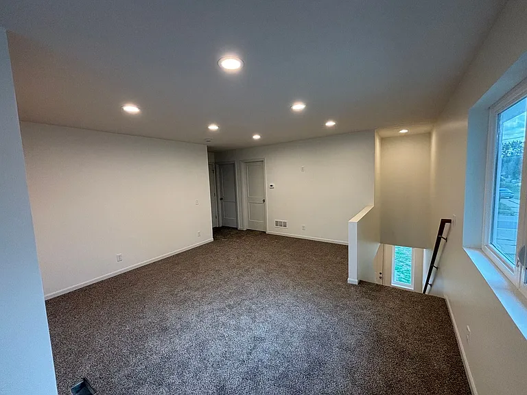 3234 9th Ave — Photo 9