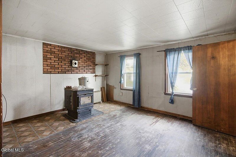 4th image of 32 Queen Street
