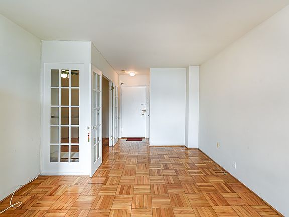 2nd image of 1121 Arlington Blvd APT 627