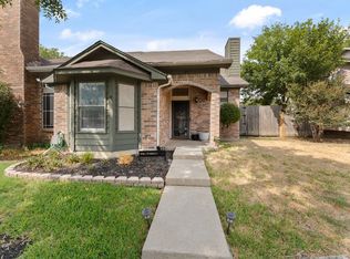 831 Valleybrooke Dr, Arlington, TX 76001