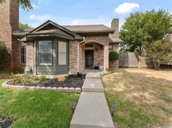831 Valleybrooke Dr, Arlington, TX 76001