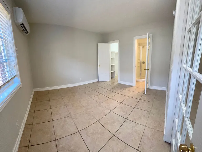 Bellagio Apartments — Photo 22