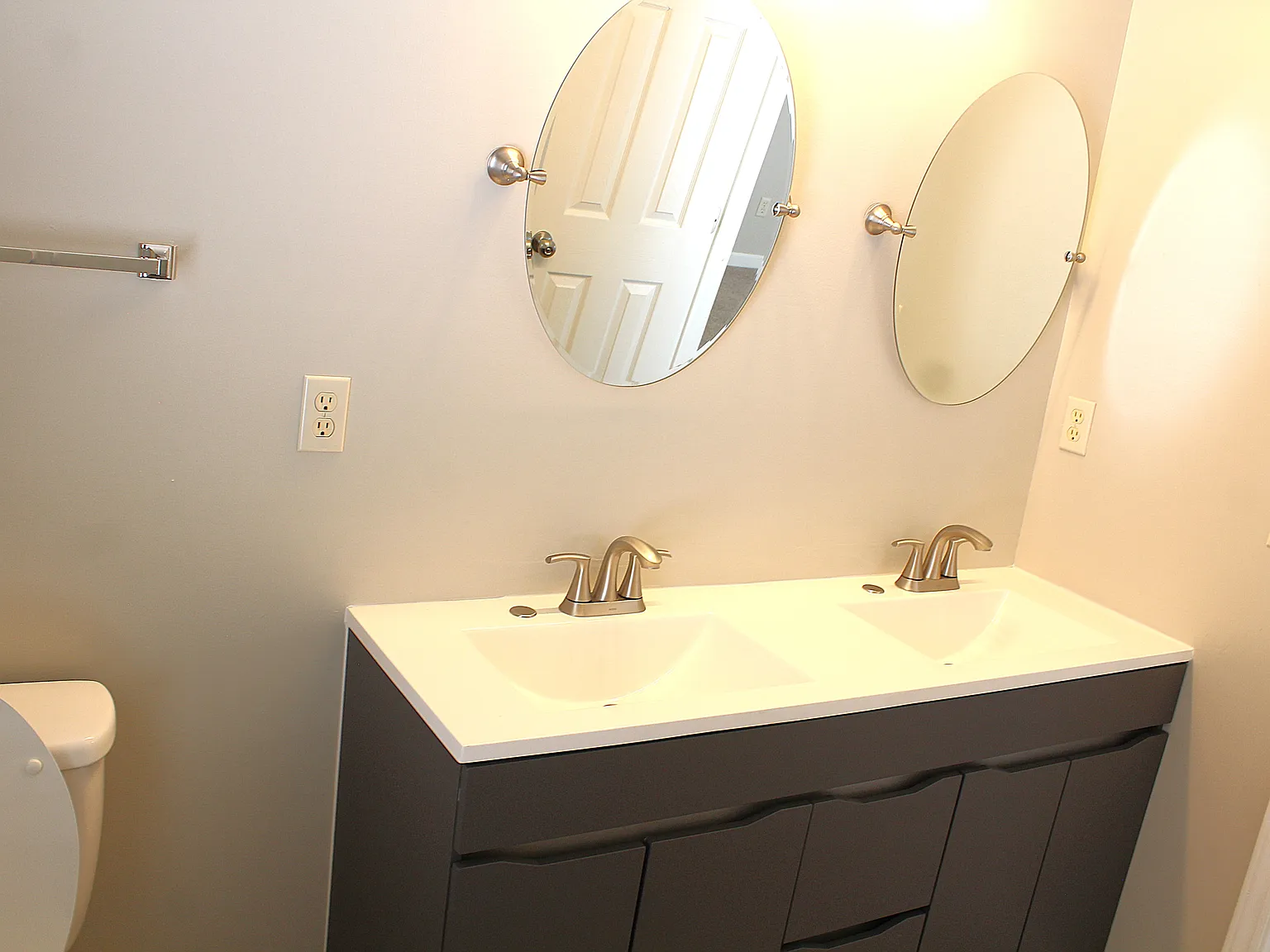 3 bed, 2.5 bath, 1570 sqft, $2,075 — Photo 3
