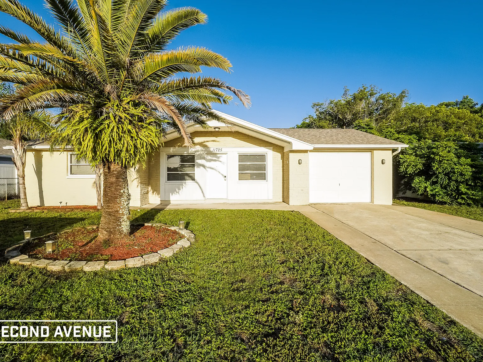 3 bed, 2.0 bath, 1284 sqft, $1,695 — Photo 1