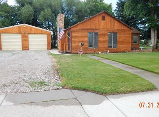 460 Sweetwater St, Lander, WY 82520