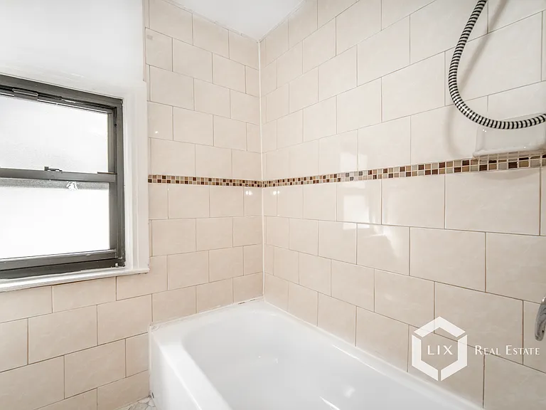 518 E 8th St #3R — Photo 10