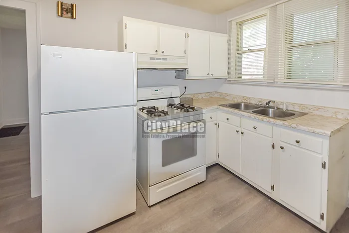 1465 W 34th St — Photo 9