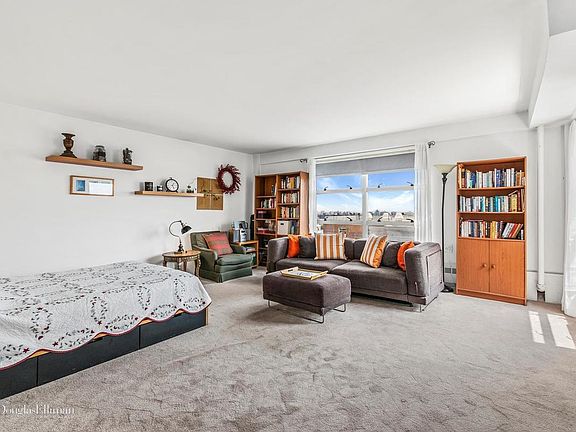 2nd image of 80 La Salle St APT 21E