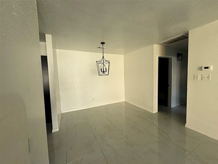 5409 Deborah Ln — Photo 9