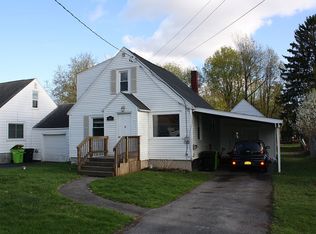402 Melrose Dr, North Syracuse, NY 13212