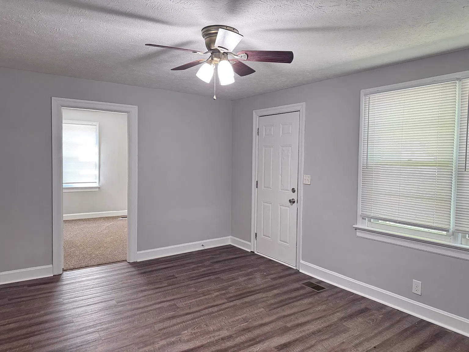 2 bed, 1.0 bath, 672 sqft, $1,095 — Photo 2