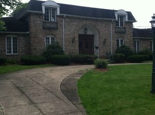 1274 Country Club Dr, Akron, OH 44313