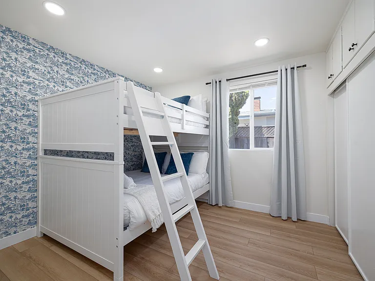 5019 Ensign St — Photo 4