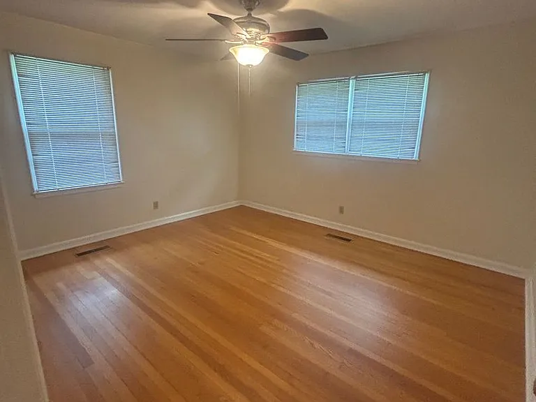 1805 Stevens Dr NE — Photo 8
